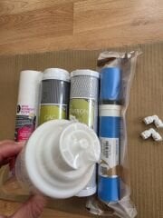 Açık Kasa Su Arıtma Cihazı 10'' Sedimend, GAC - CTO Karbon Filtre, Membran ve 5. Kokonat Karbon Filtre (Çubuklu)